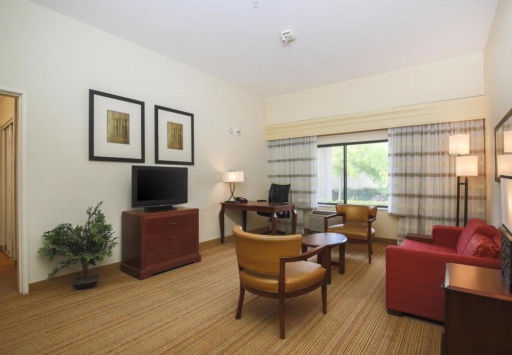 Courtyard By Marriott Salinas Monterey Hotel Exterior photo