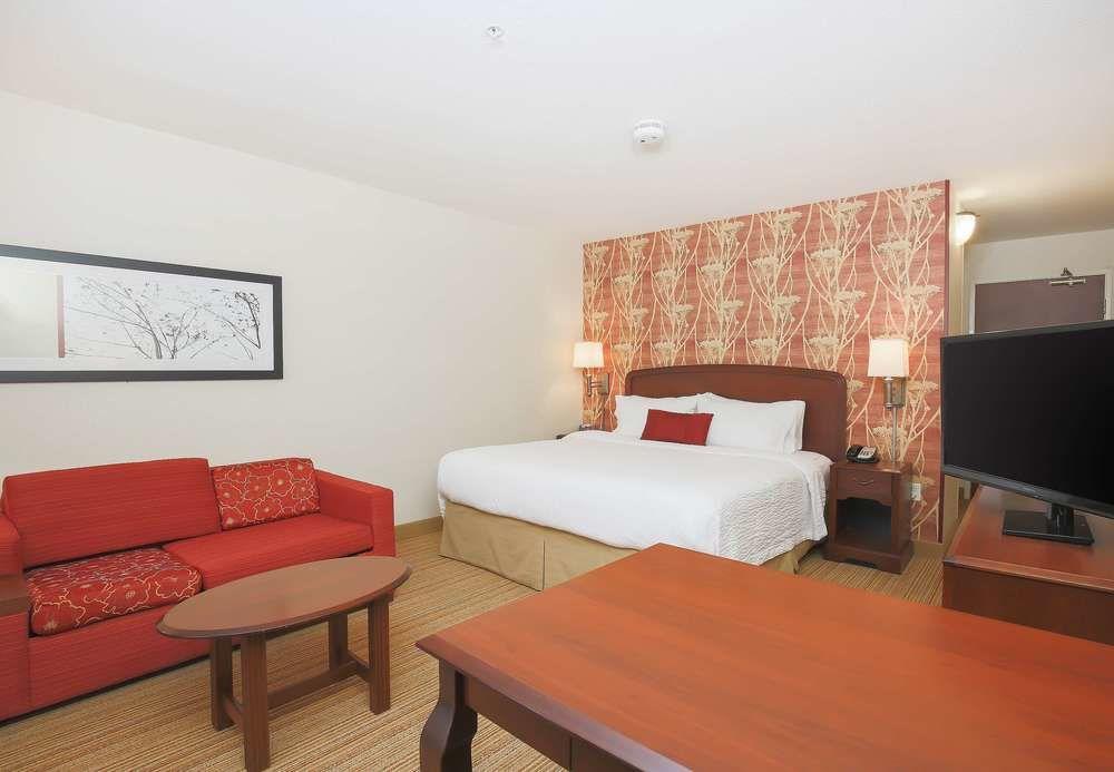 Courtyard By Marriott Salinas Monterey Hotel Exterior photo