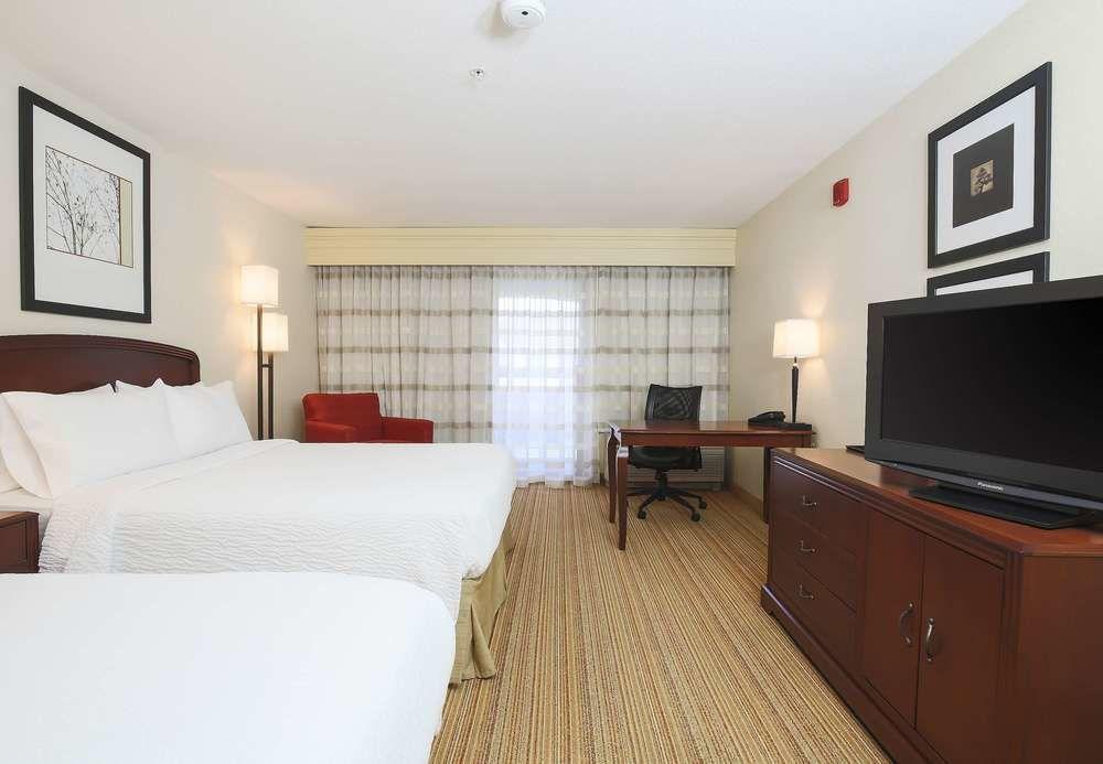 Courtyard By Marriott Salinas Monterey Hotel Exterior photo