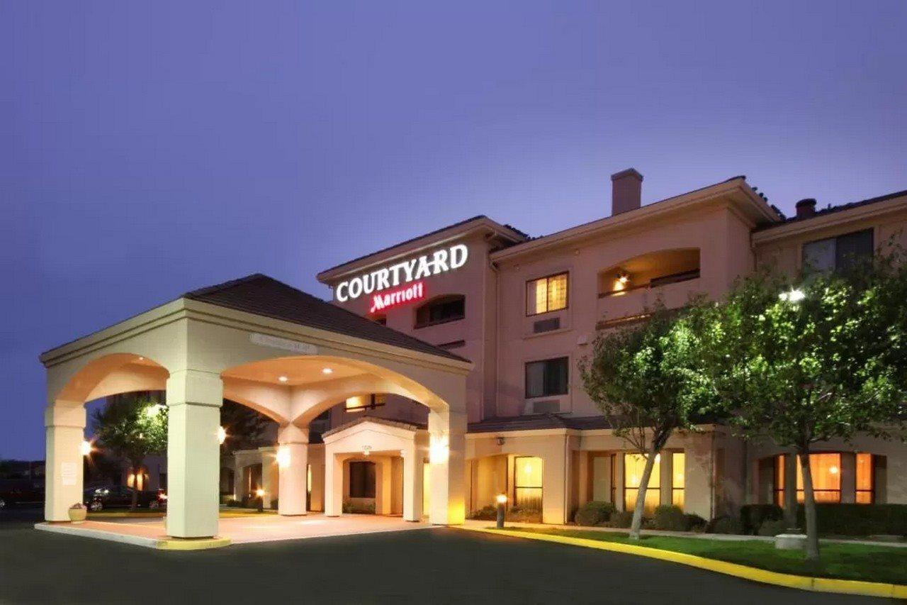 Courtyard By Marriott Salinas Monterey Hotel Exterior photo