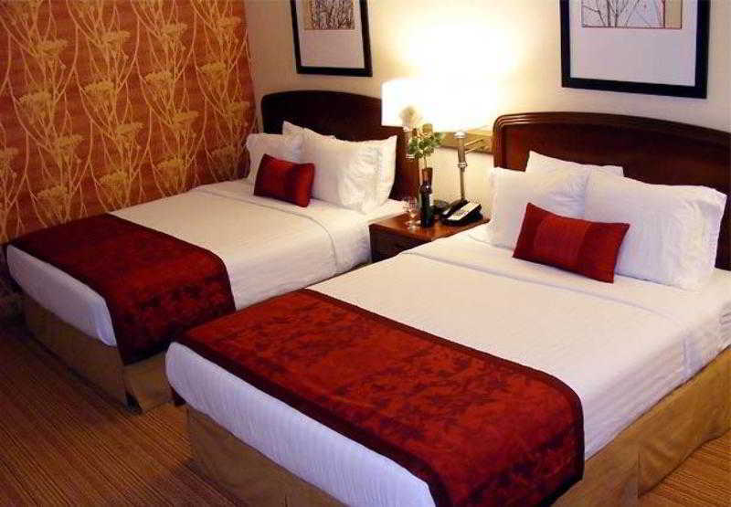 Courtyard By Marriott Salinas Monterey Hotel Room photo