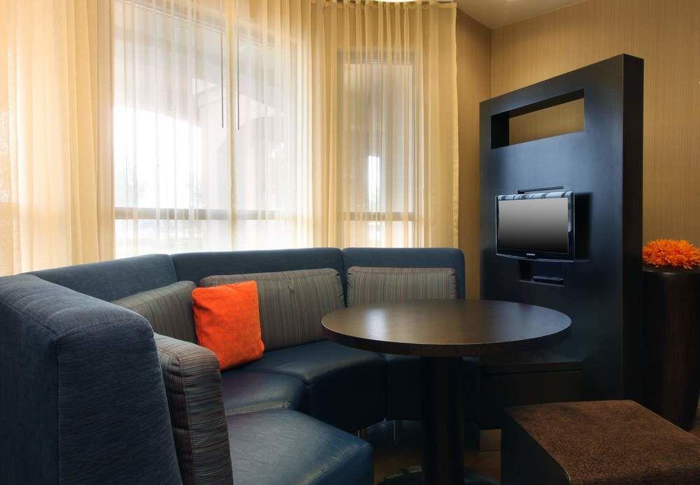 Courtyard By Marriott Salinas Monterey Hotel Exterior photo