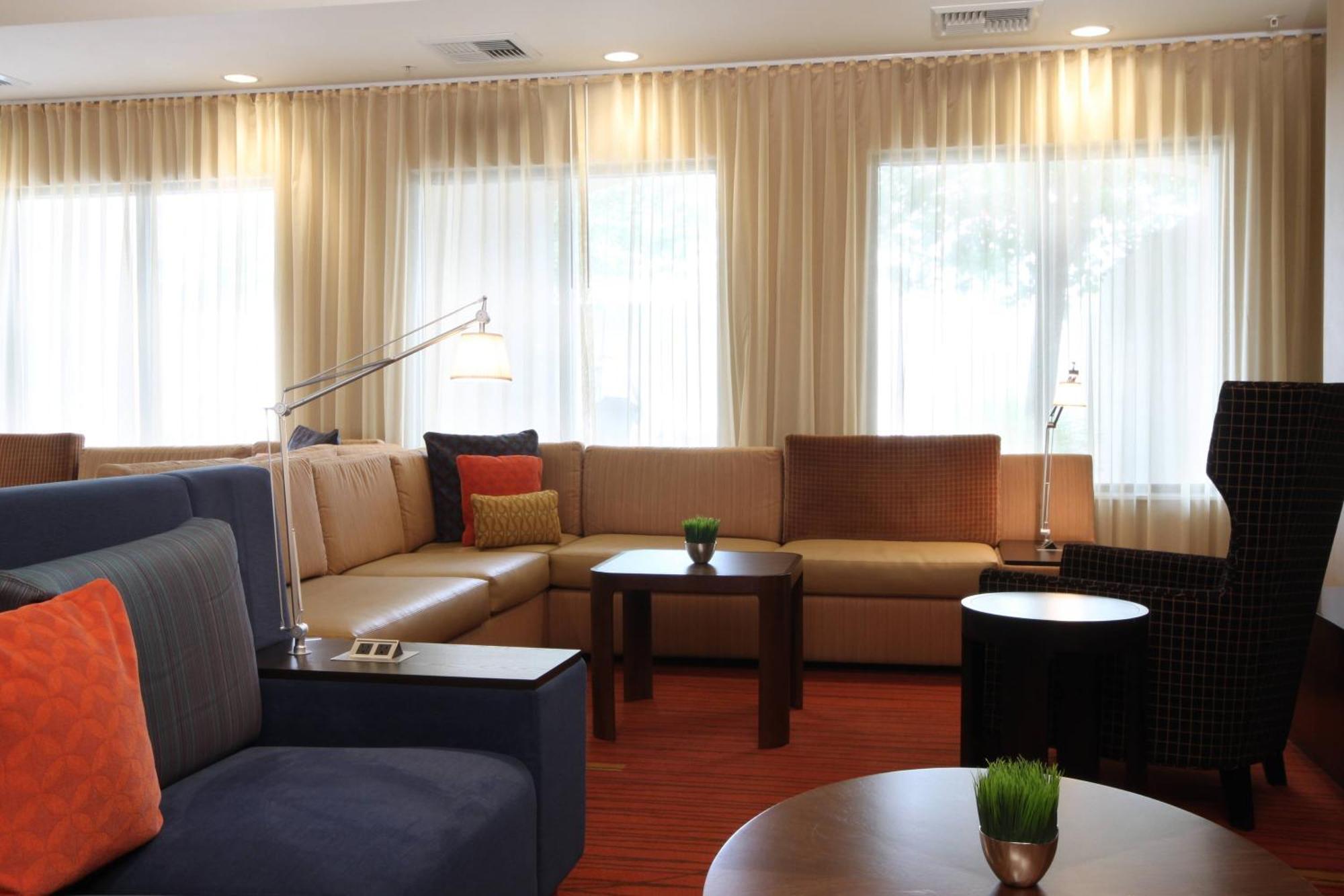 Courtyard By Marriott Salinas Monterey Hotel Exterior photo
