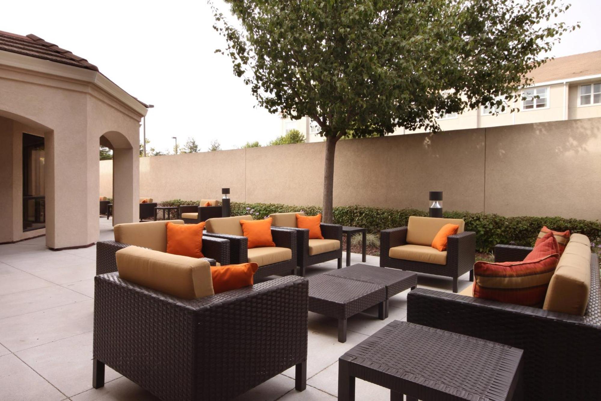 Courtyard By Marriott Salinas Monterey Hotel Exterior photo