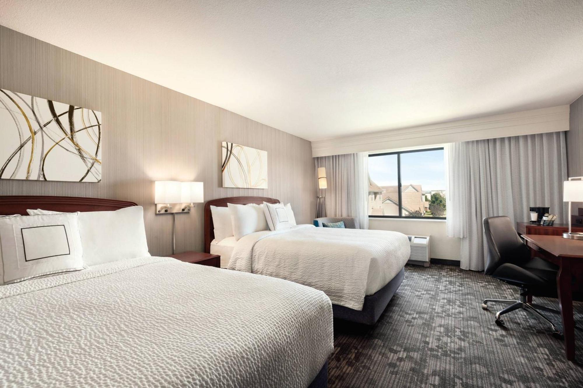 Courtyard By Marriott Salinas Monterey Hotel Exterior photo