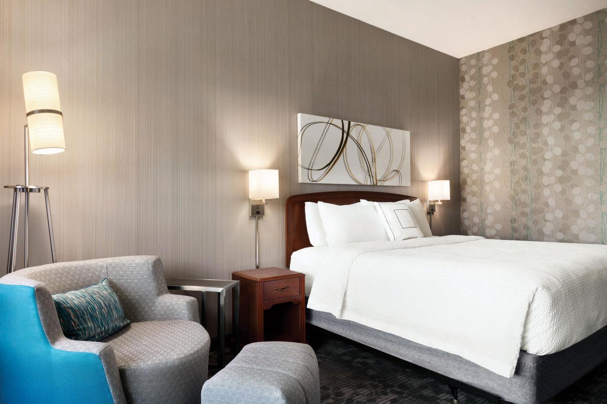 Courtyard By Marriott Salinas Monterey Hotel Exterior photo
