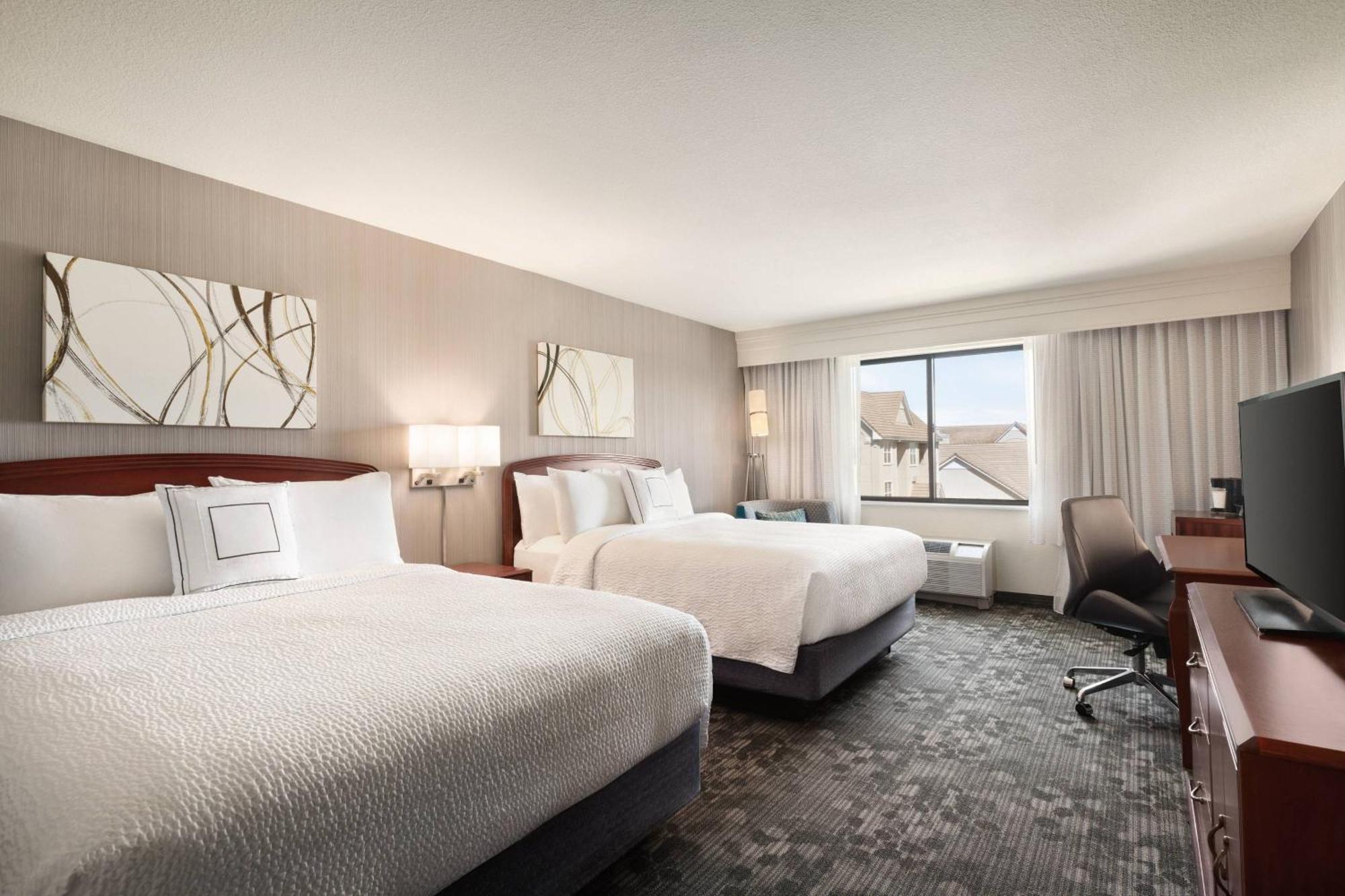 Courtyard By Marriott Salinas Monterey Hotel Exterior photo