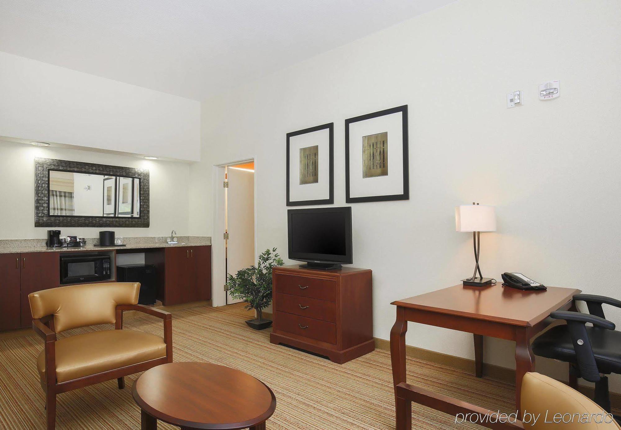 Courtyard By Marriott Salinas Monterey Hotel Exterior photo