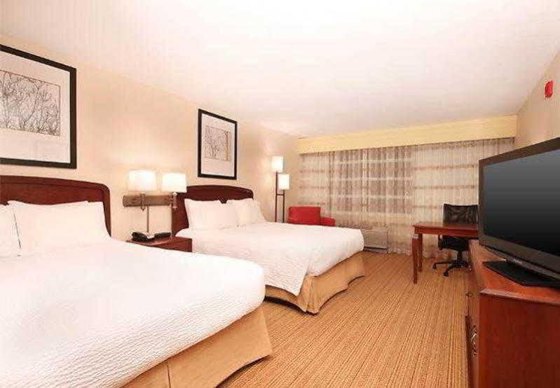 Courtyard By Marriott Salinas Monterey Hotel Exterior photo